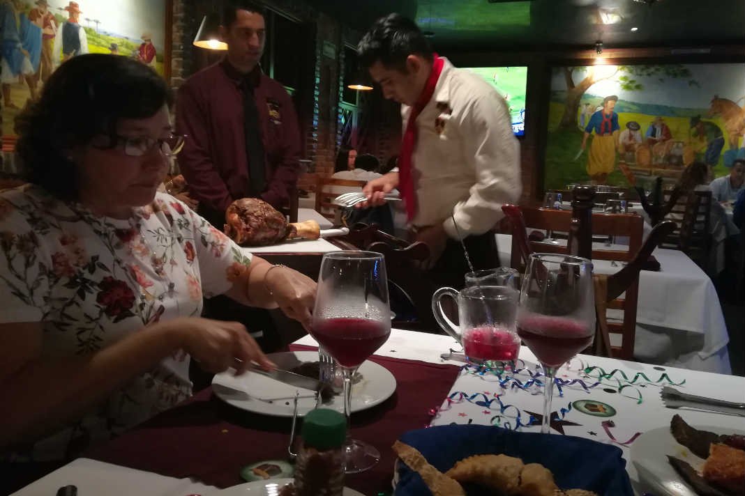 Bovino's Churrascaria Cancun: Rodizio Brasileño » Daniel Orrante